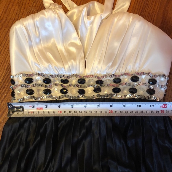 Stunning Black & white dress with rhinestone - Picture 6 of 7